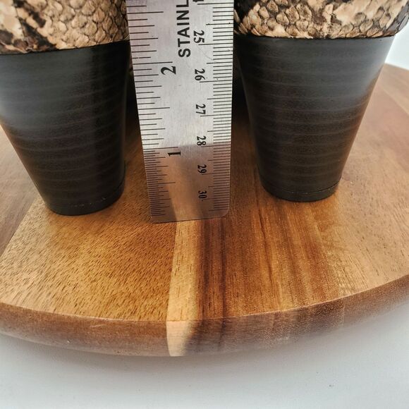 New Vionic Ankle Boots Women’s 7 Brown Suede Leather Zip Booties Snake Orthotic - Picture 7 of 10